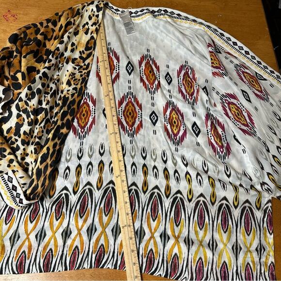 Chico’s Women’s Sz 1 US 8 M Reversible Cheetah Leopard Aztec Kimono Cardigan EUC - Picture 10 of 12